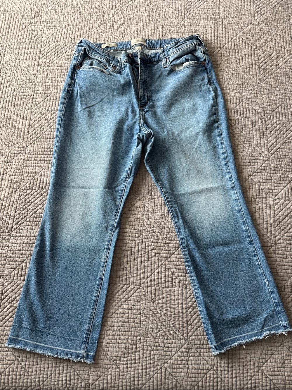 Universal Thread Light Blue Cropped Straight-Leg Jeans